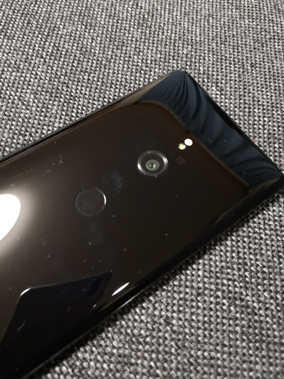 Xperia XZ3はめっちゃ滑るのでケース必須